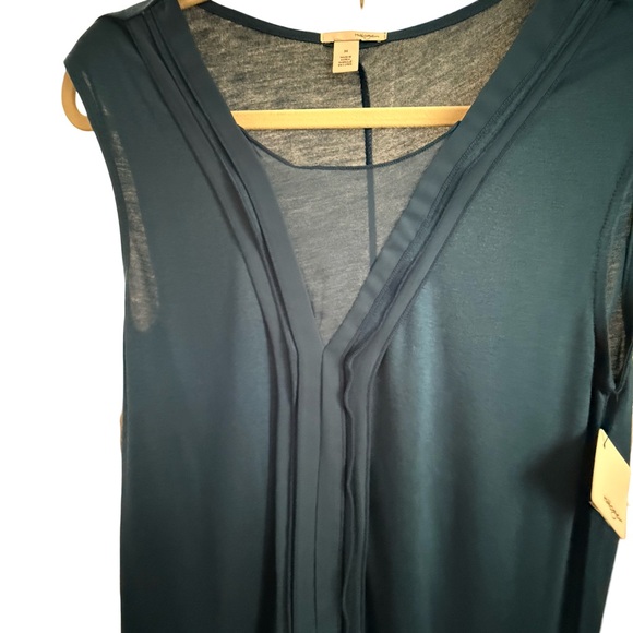 Sleeveless Navy Blue Top - Picture 3 of 7